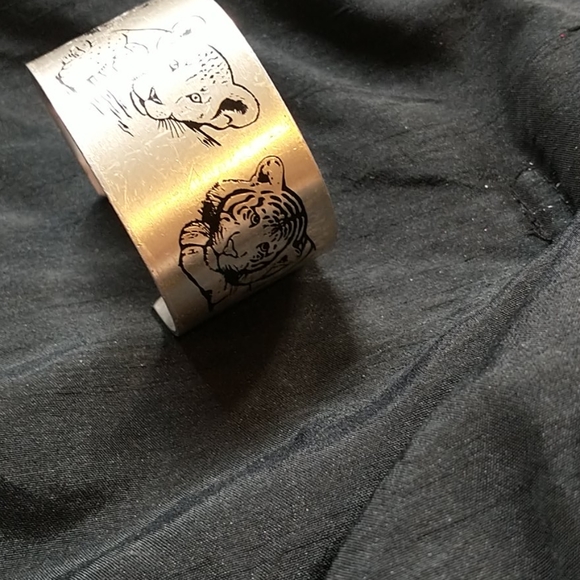 Tiger cuff - Picture 2 of 3